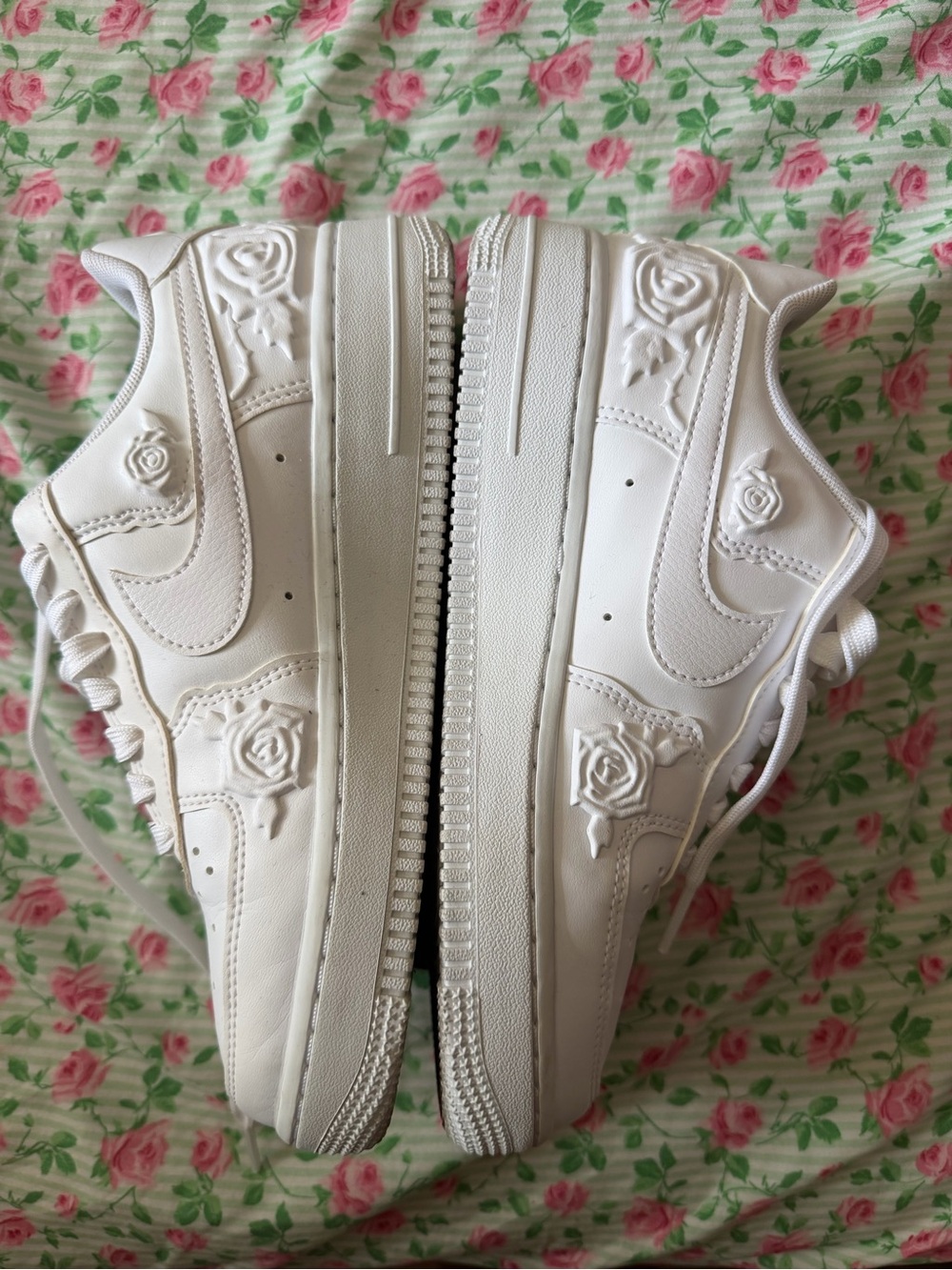 NIKE Floral Embossed Low-Top Sneakers